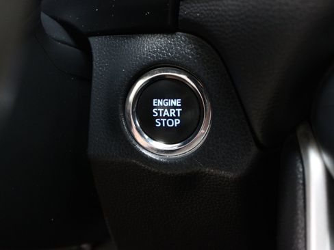 Used 2022 Toyota RAV4 XLE AWD/4WD image 17
