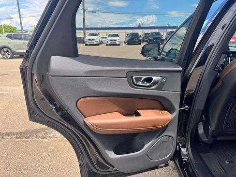 Used 2024 Volvo XC60 B5 Ultimate w/ Protection Package Premier AWD/4WD image 15