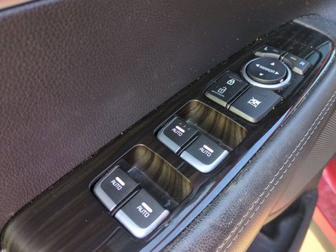 Used 2020 Kia Sorento LX FWD image 12
