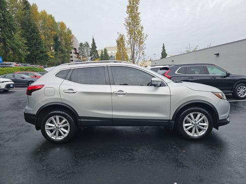 Used 2019 Nissan Rogue Sport SV w/ Technology Package AWD/4WD image 8