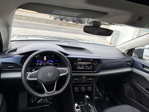 Certified 2023 Volkswagen Taos SE w/ Panoramic Sunroof Package image 15