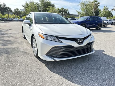Used 2019 Toyota Camry XLE FWD image 8