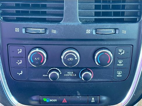 Used 2019 Dodge Grand Caravan SE image 15