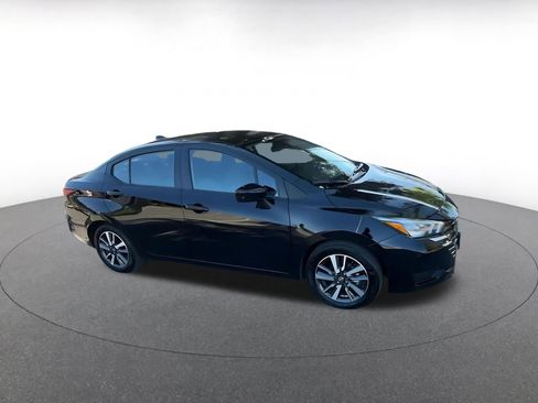 Used 2025 Nissan Versa SV image 2