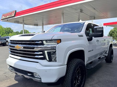 Used 2021 Chevrolet Silverado 2500 High Country w/ Z71 Off-Road Package AWD/4WD image 17