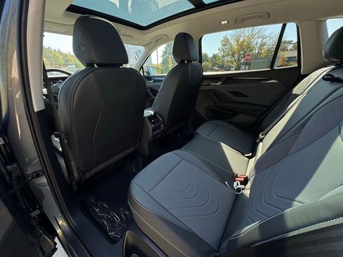 New 2025 Volkswagen Tiguan SE image 25