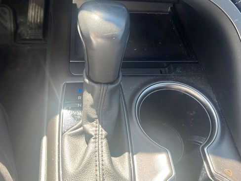 Used 2022 Toyota Camry SE w/ Carpet Mat Package (TMS) image 12