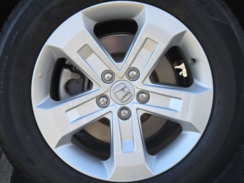 Used 2023 Honda Pilot LX image 11