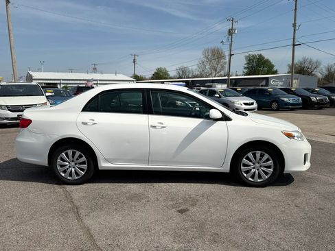 Used 2013 Toyota Corolla LE image 2