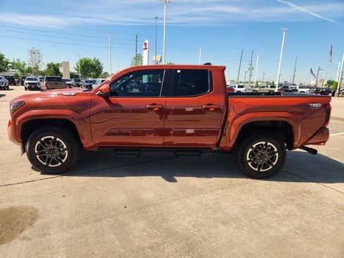 Certified 2025 Toyota Tacoma TRD Sport image 4