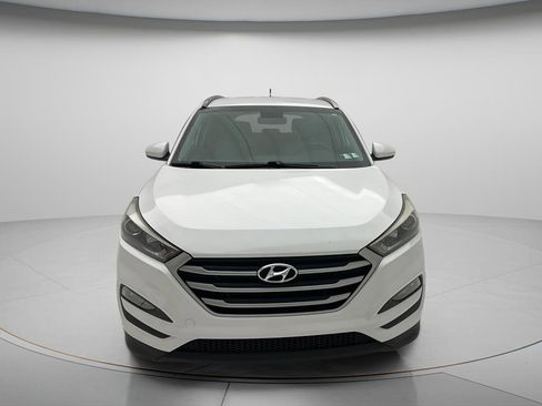 Used 2017 Hyundai Tucson SE AWD/4WD image 2