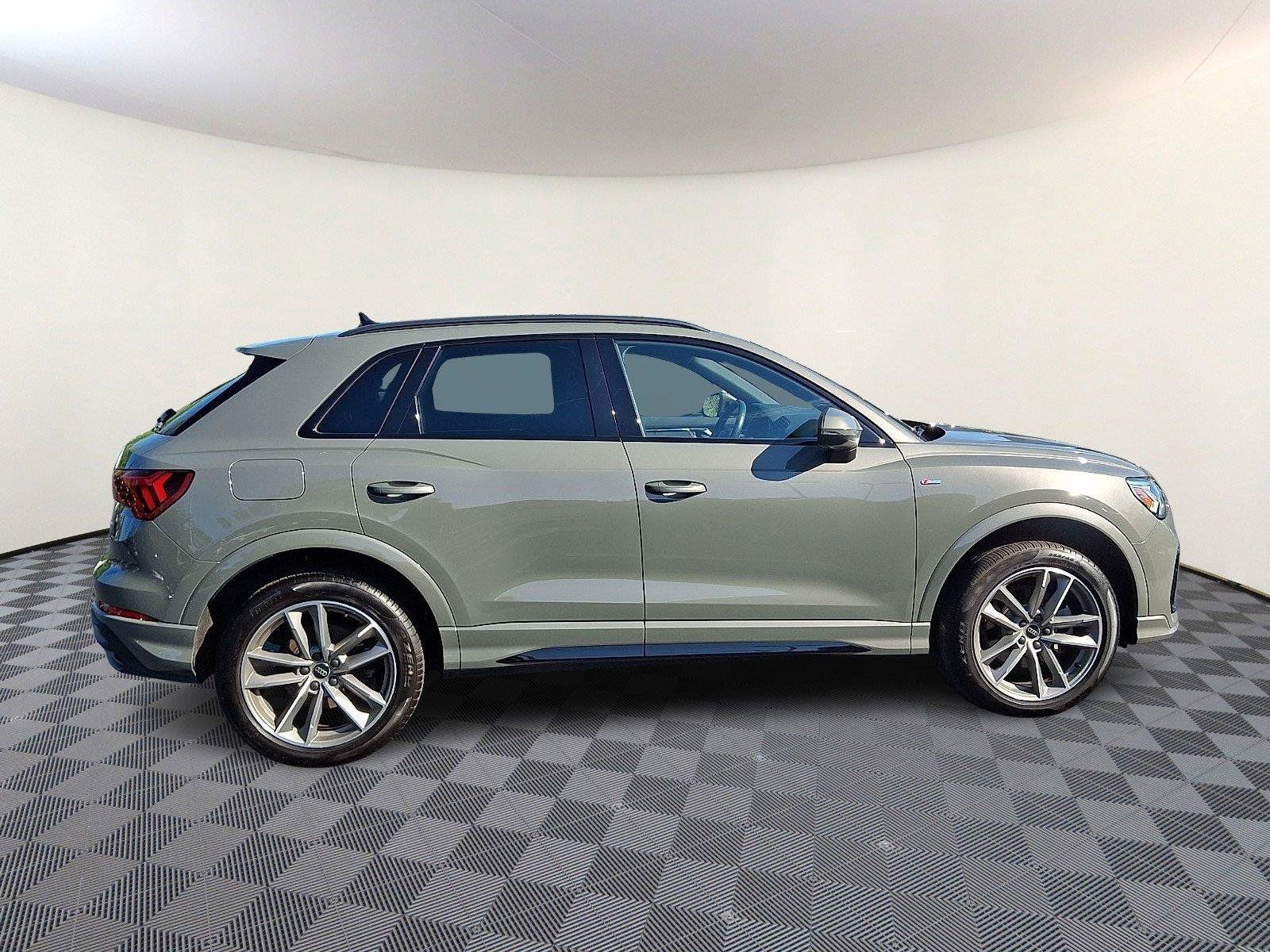 Certified 2024 Audi Q3 2.0T Premium AWD/4WD image 7