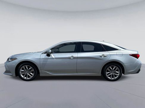 Used 2021 Toyota Avalon XLE image 9