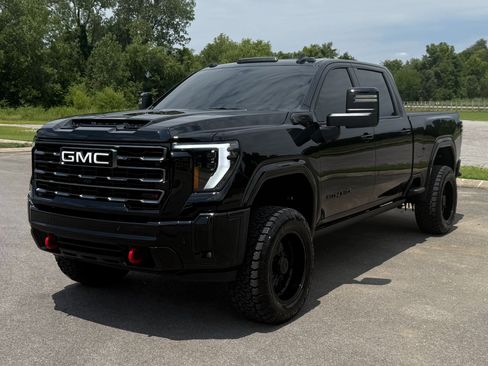 Used 2026 GMC Sierra 2500 AT4 w/ AT4 Premium Plus Package AWD/4WD image 2