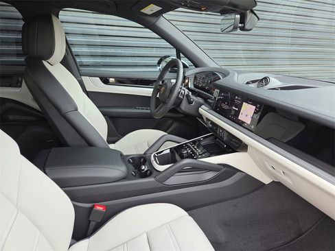 New 2026 Porsche Cayenne S image 18