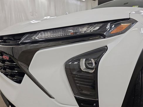 Certified 2024 Chevrolet Trax RS w/ Driver Confidence Package image 38