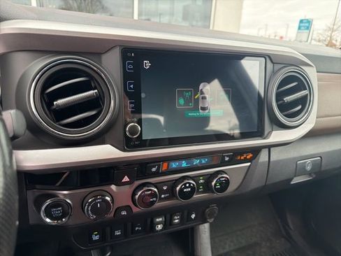 Used 2018 Toyota Tacoma Limited image 10