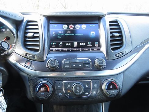 Used 2016 Chevrolet Impala LT w/ Convenience Package image 26