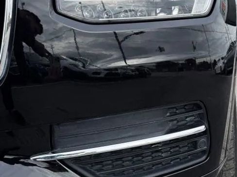 Used 2017 Volvo XC90 T6 Momentum w/ Vision Package image 9