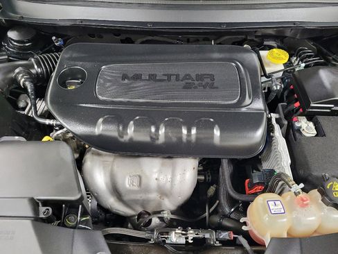 Used 2019 Jeep Cherokee Latitude Plus AWD/4WD image 30