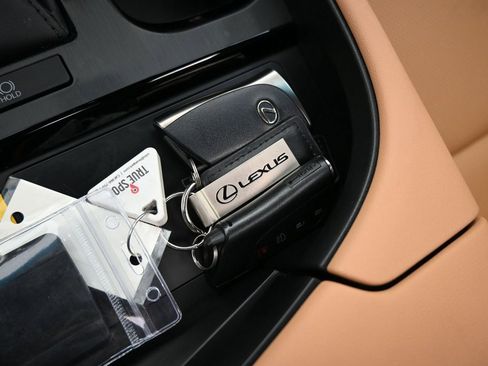 Used 2025 Lexus ES 350 w/ Premium Package image 11