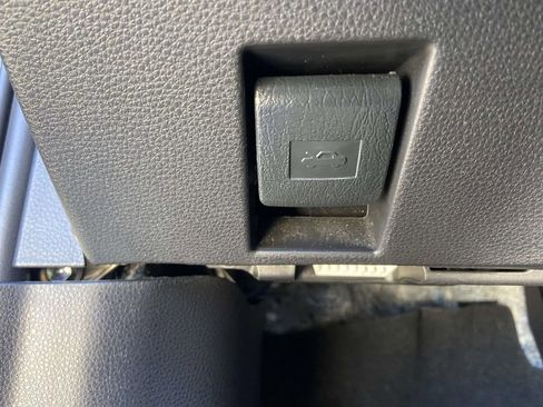 Used 2025 Toyota Corolla LE image 27