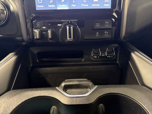Used 2024 RAM 1500 Laramie AWD/4WD image 12