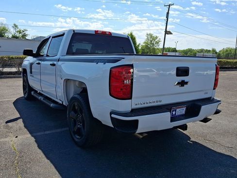 Used 2018 Chevrolet Silverado 1500 Custom w/ Custom Value Package AWD/4WD image 9