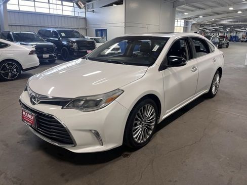 Used 2016 Toyota Avalon Limited image 7