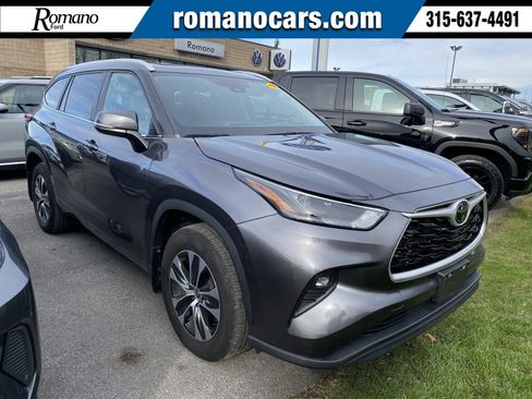 Used 2023 Toyota Highlander XLE image 1