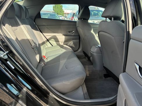 Used 2023 Hyundai Elantra SE FWD image 28