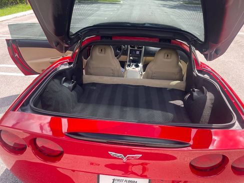 Used 2005 Chevrolet Corvette Coupe w/ Preferred Equipment Group RWD image 9