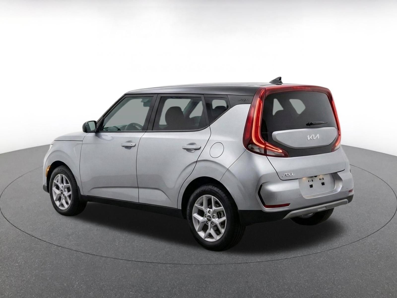 Used 2025 Kia Soul LX w/ LX Technology Package FWD image 6