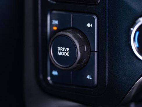 Used 2025 Ford F150 Lariat w/ Equipment Group 501A Mid image 29