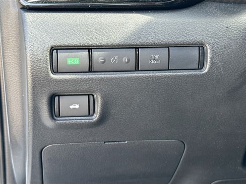 Used 2023 Nissan Sentra SV image 10