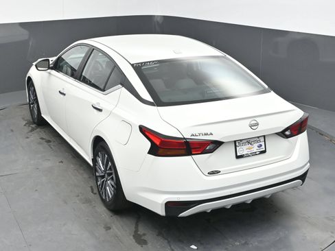 Used 2025 Nissan Altima 2.5 SV FWD image 37
