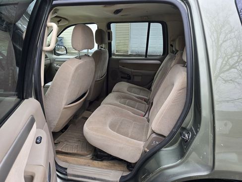 Used 2004 Ford Explorer XLT image 11
