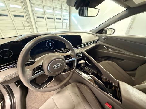 Used 2024 Hyundai Elantra SEL image 12