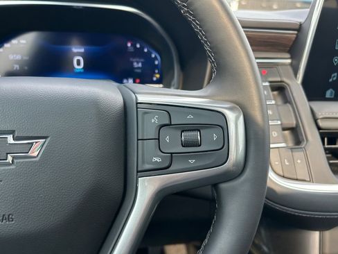 Used 2024 Chevrolet Suburban Z71 w/ Luxury Package image 15