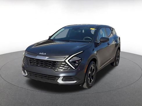 Used 2025 Kia Sportage LX image 4