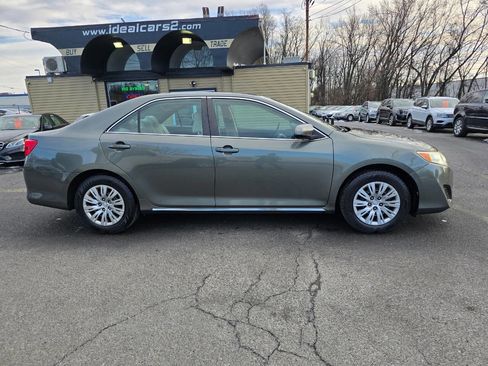 Used 2013 Toyota Camry LE image 2