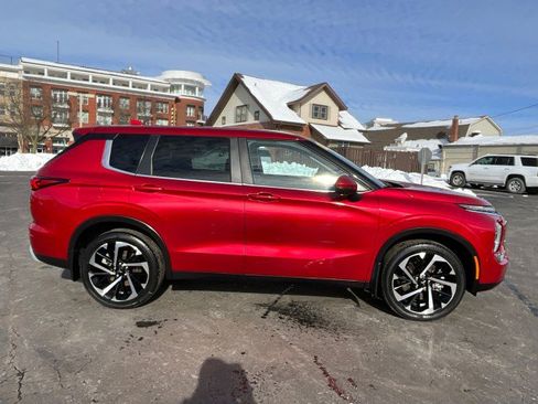 Used 2022 Mitsubishi Outlander SE image 7