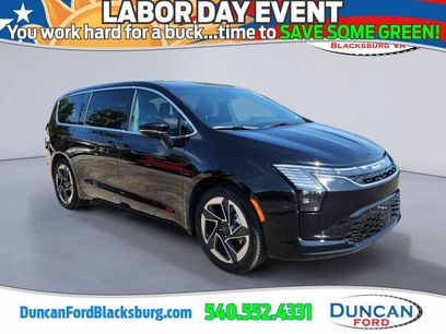 Used 2027 Chrysler Pacifica Limited