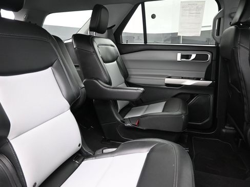 Used 2023 Ford Explorer XLT w/ Equipment Group 202A AWD/4WD image 26