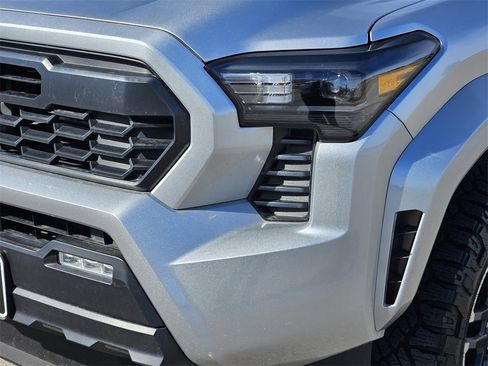 Used 2024 Toyota Tacoma TRD Sport image 5