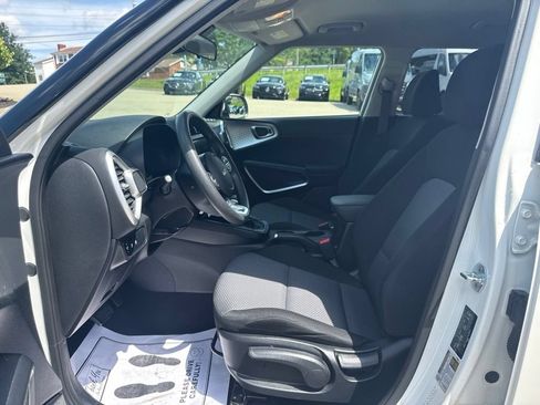 Used 2023 Kia Soul LX FWD image 10