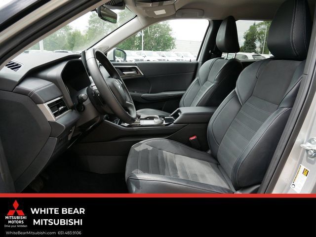 Used 2025 Mitsubishi Outlander SE AWD/4WD image 14