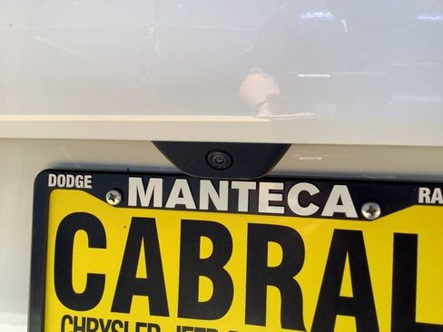 Used 2024 Jeep Grand Cherokee Laredo X w/ Trailer Tow Package image 28