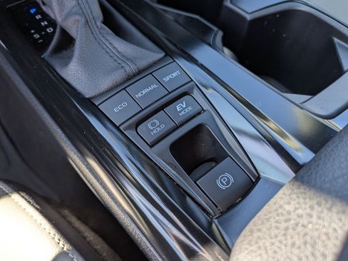 Used 2025 Toyota Camry SE AWD/4WD image 21