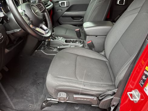 Used 2022 Jeep Wrangler Unlimited Sahara AWD/4WD image 9